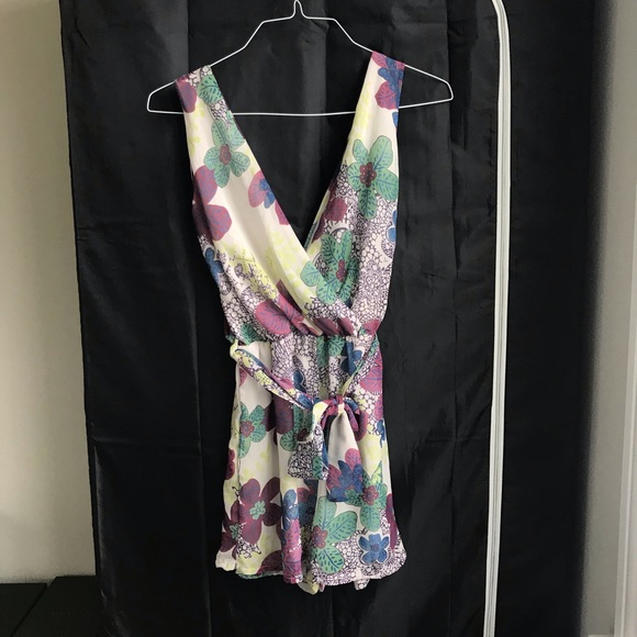 Floral airy romper from Italy - Picture 2 of 3
